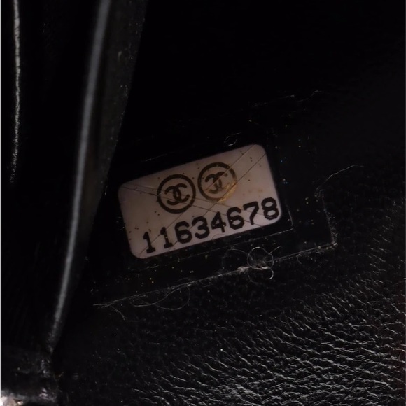 Chanel Zip-Around Wallet in Black Leather with CC Logo - Picture 7 of 8